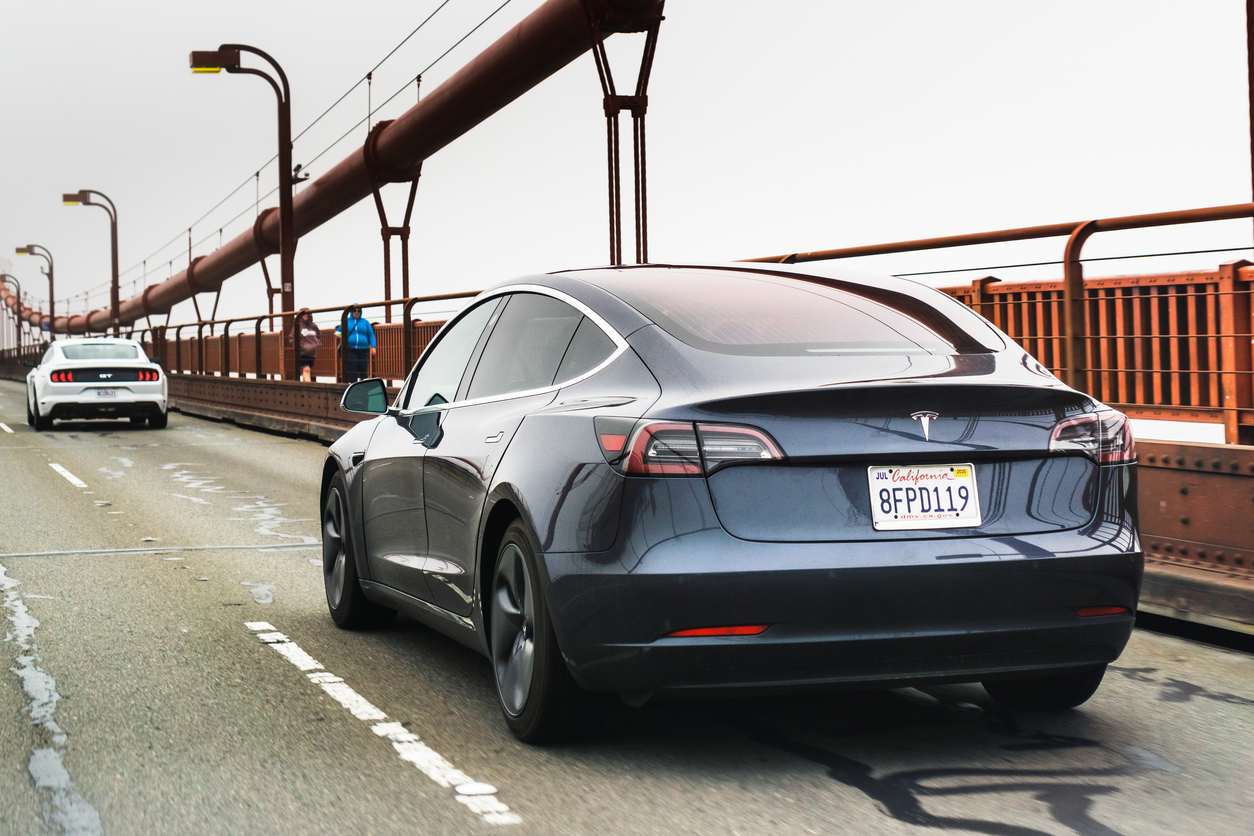 США потребовали от Tesla ответов в рамках расследования по отзыву систем Autopilot          