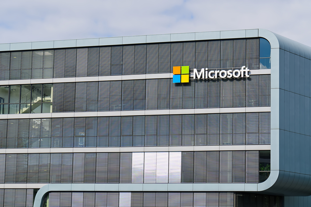 Microsoft предложила переезд сотням китайских сотрудников на фоне технологической напряженности между США и Китаем          
