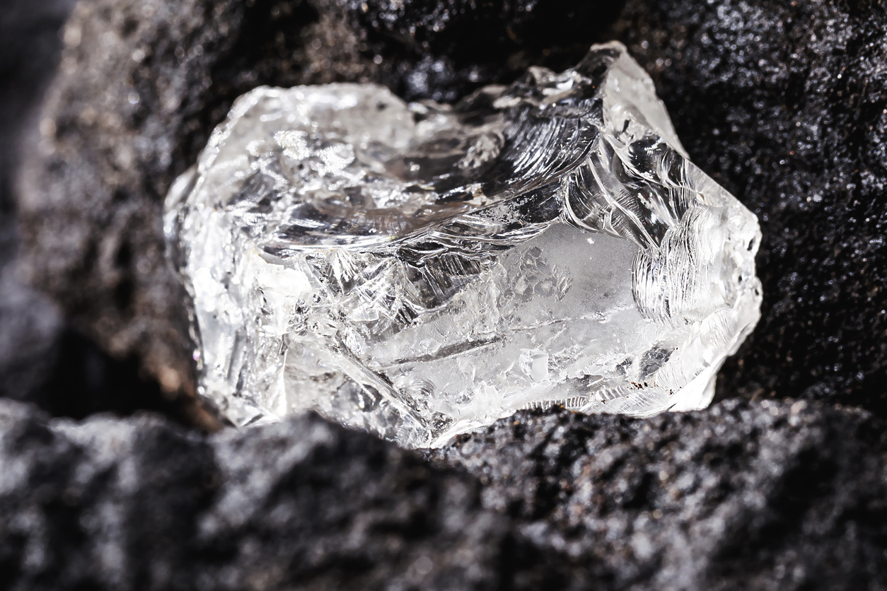 Ученые вырастили алмазы новым методом всего за 150 минут