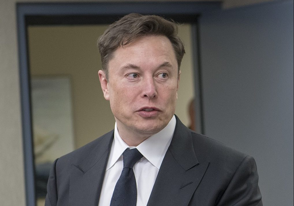 Акционеры Tesla захотели лишить Илона Маска многомиллиардного пакета вознаграждений          