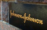 На Johnson & Johnson подали в суд за мошенничество: она продавала продукты, вызывающие рак          