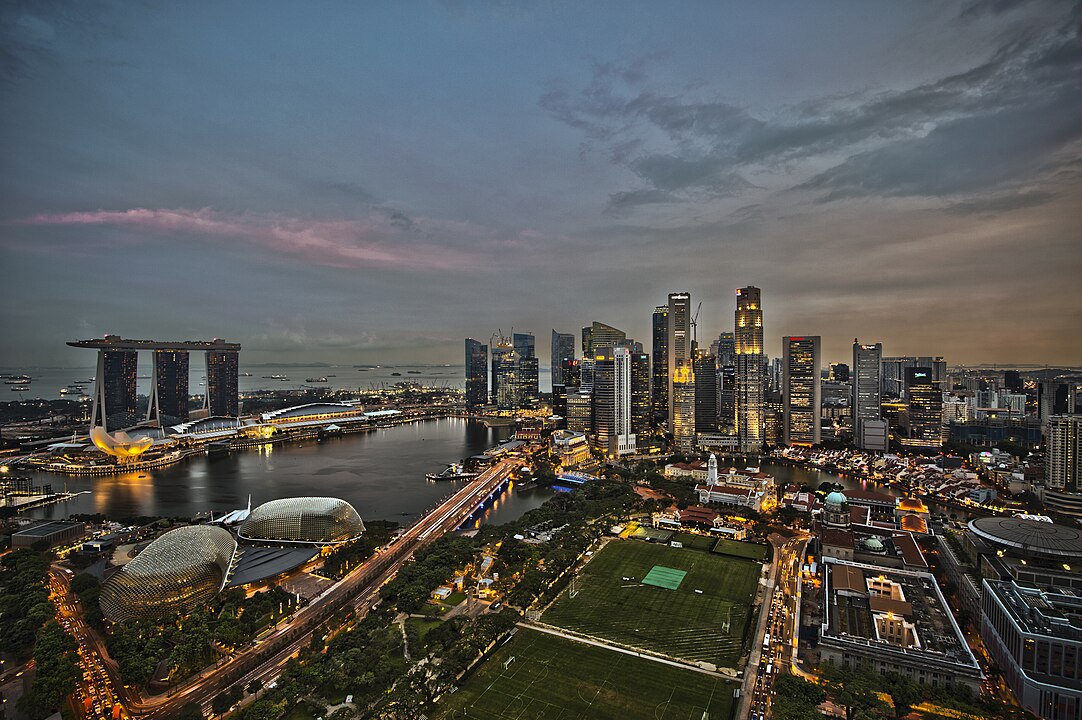Сингапур назвали самым безопасным городом в мире для туристов          