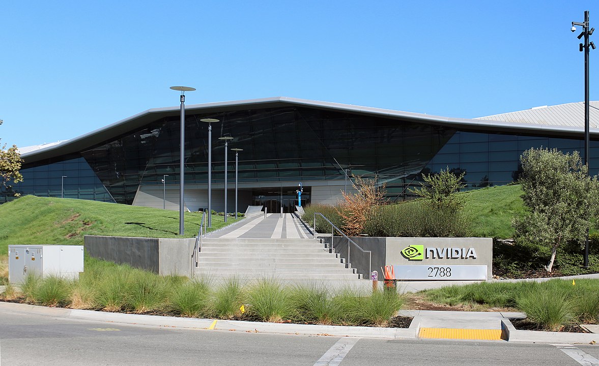 Nvidia сдала лидирующие позиции, потеряв на бирже $220 млрд          