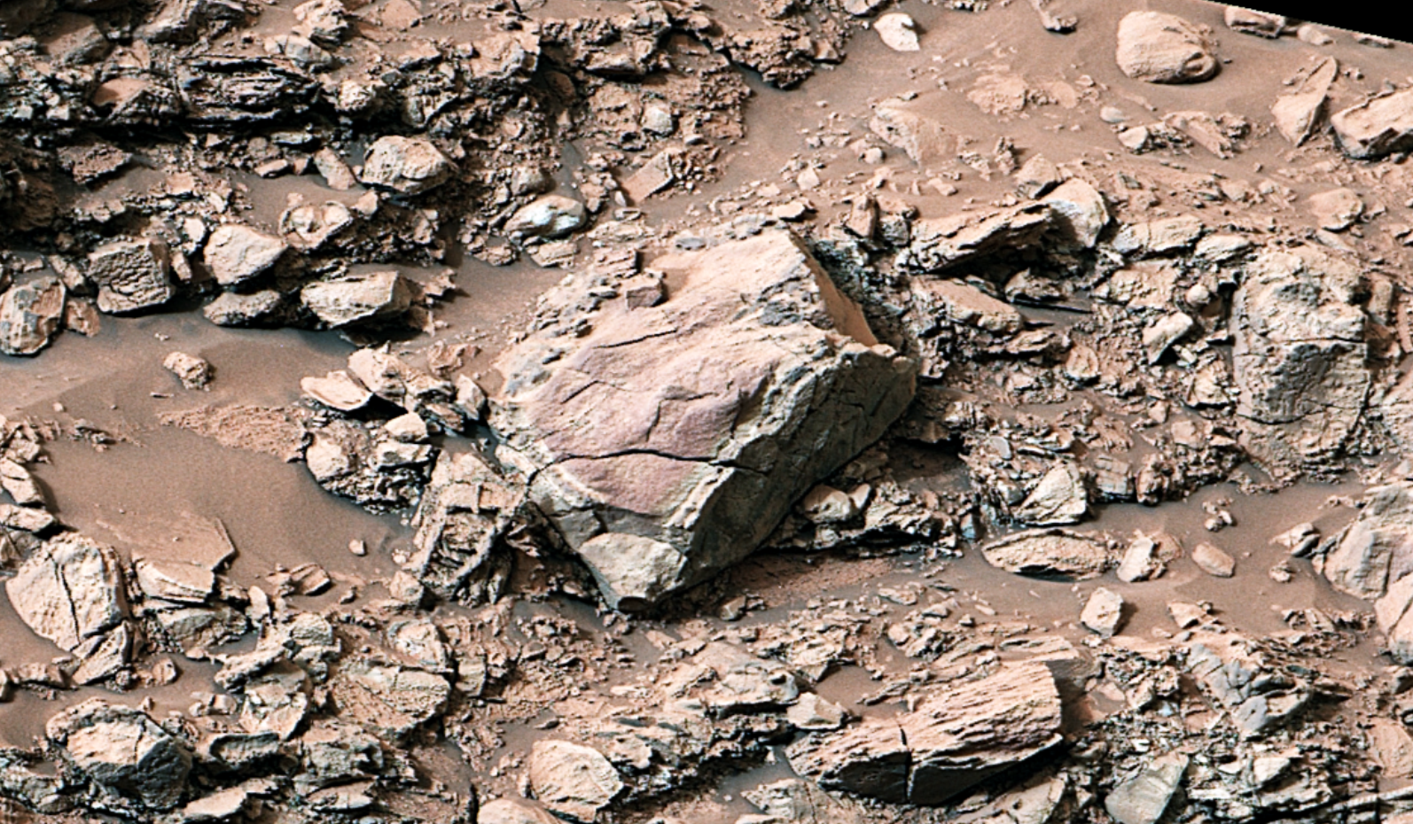 Марсоход Curiosity обнаружил камни, состоящие из чистой серы. Это впервые на Красной планете          