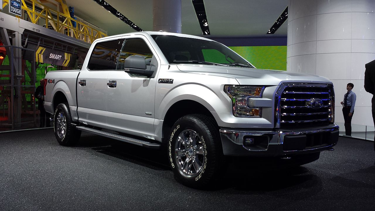 Ford приостановит производство пикапа F-150 Lightning из-за популярности Tesla Cybertruck