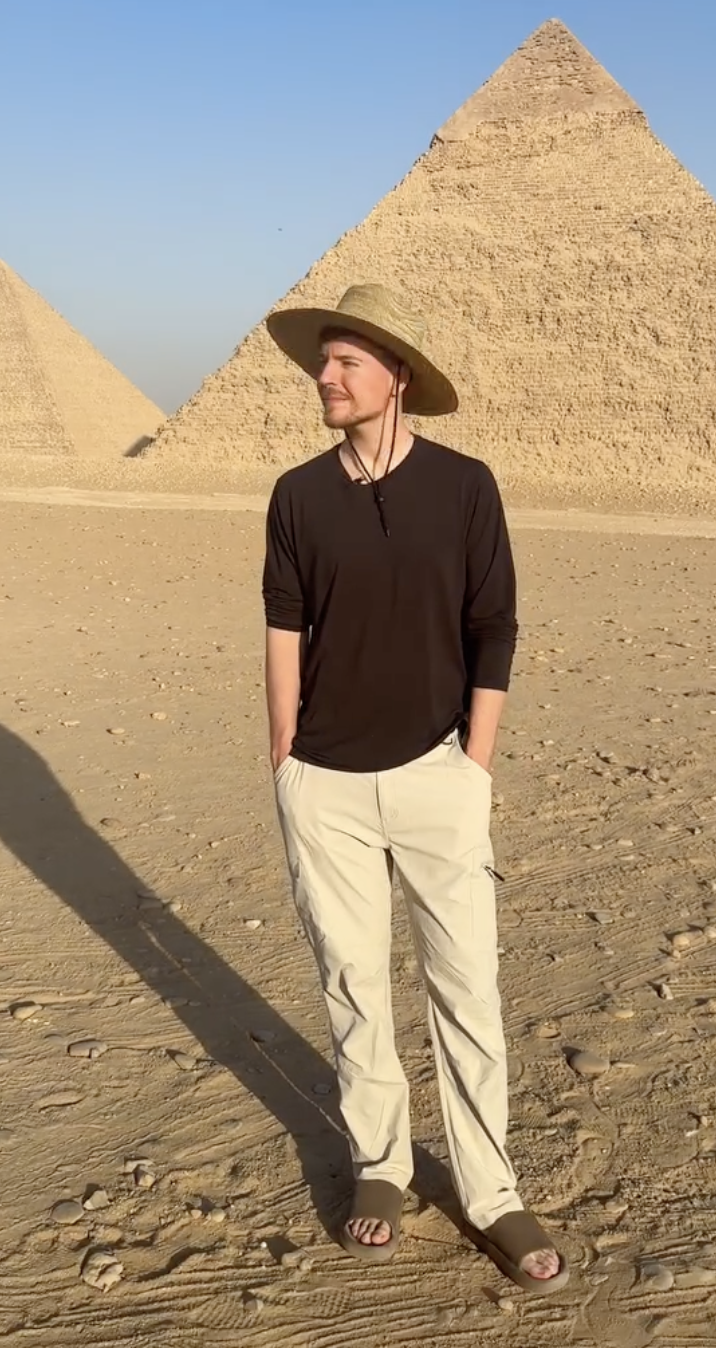 Блогер MrBeast на 100 часов арендовал египетские пирамиды