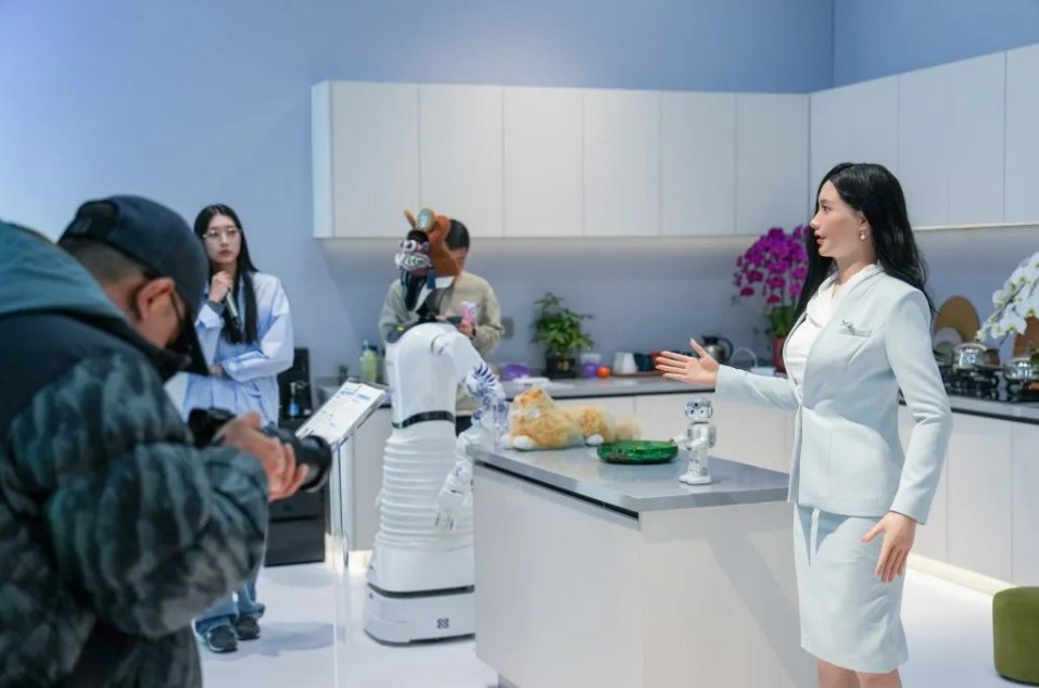 Китайская компания планирует выпустить робота-компаньона для дома