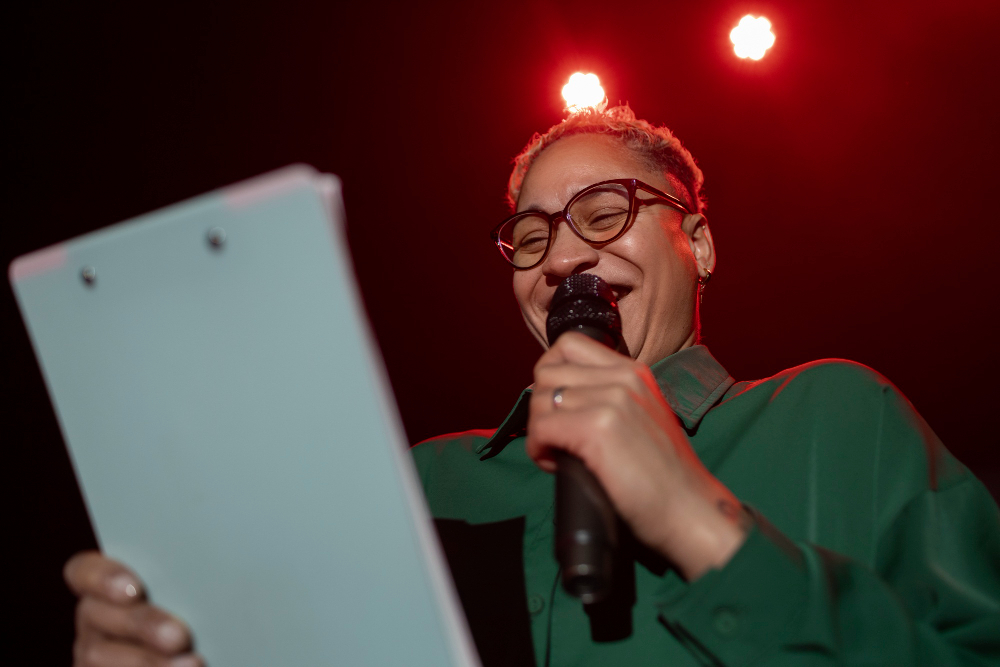 ИИ научился создавать смешные мемы, но лучшие шутки остаются за человеком