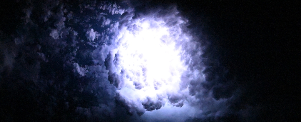 Огромные, яркие и разрушительные: что скрывают космические молнии, наблюдаемые с МКС