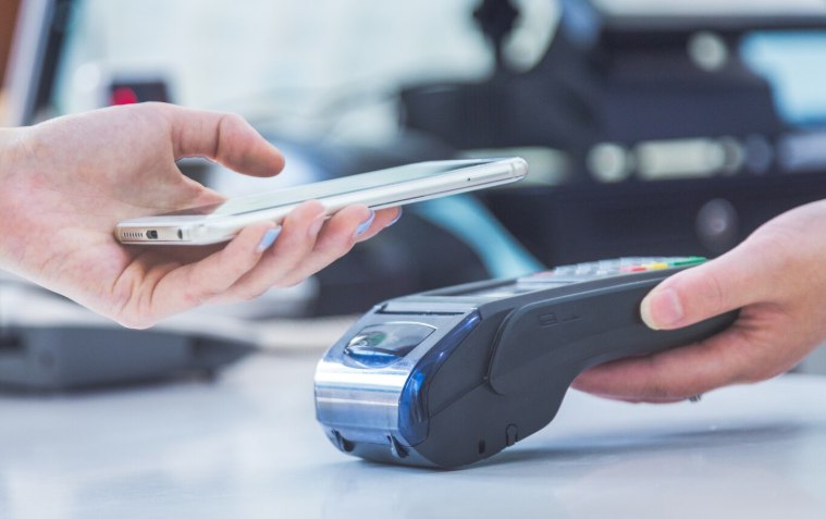 ВТБ запустил тестирование альтернативы Apple Pay