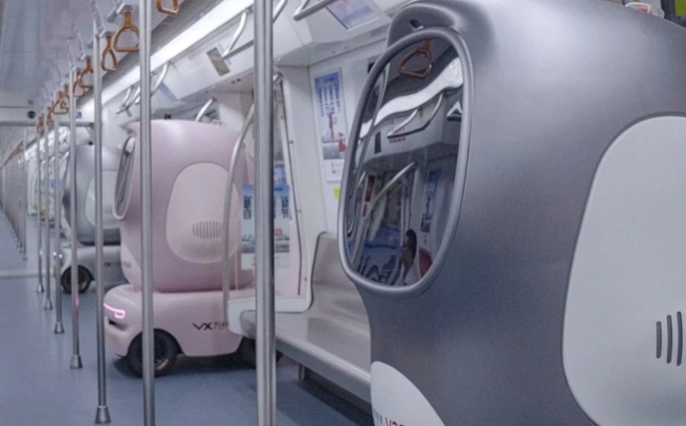В китайском метро начали использовать инновационную систему доставки с помощью роботов