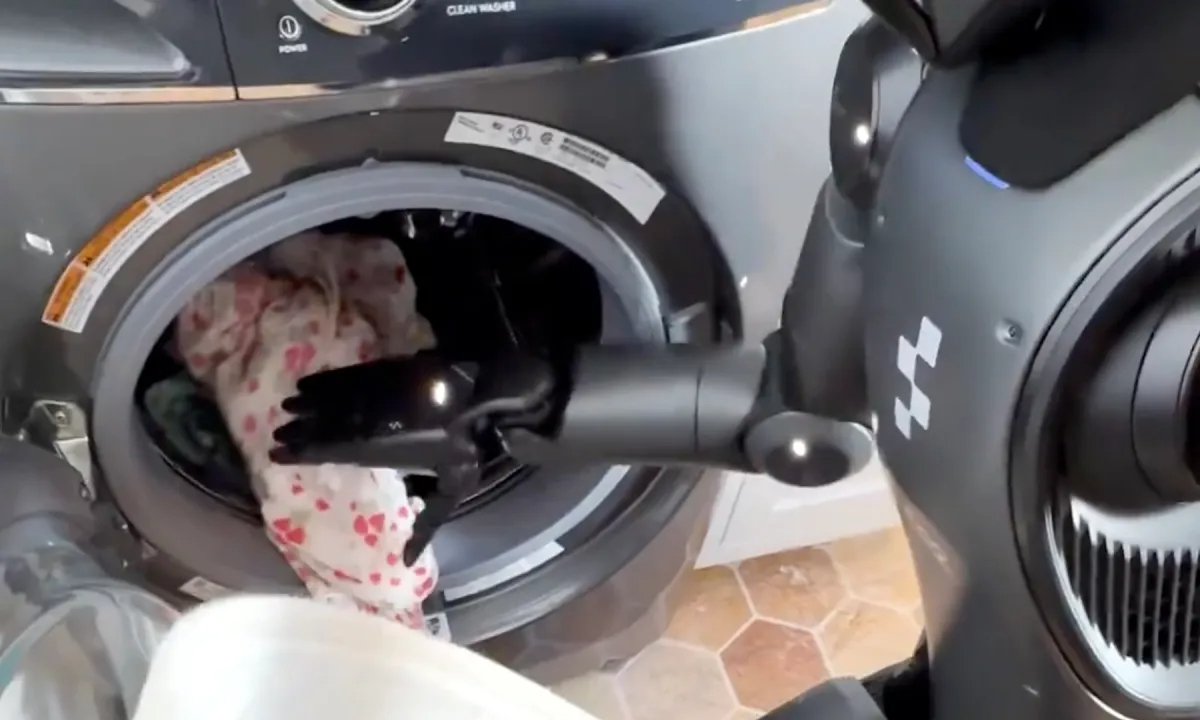 Гуманоид Figure 02 научился загружать белье в стиральную машину самостоятельно