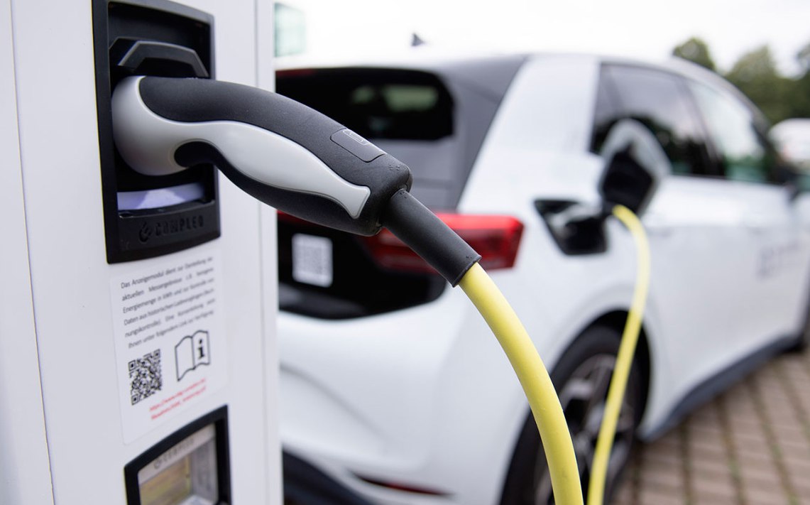 От кофе до спортзала: как россияне убивают время, пока электрокар заряжается