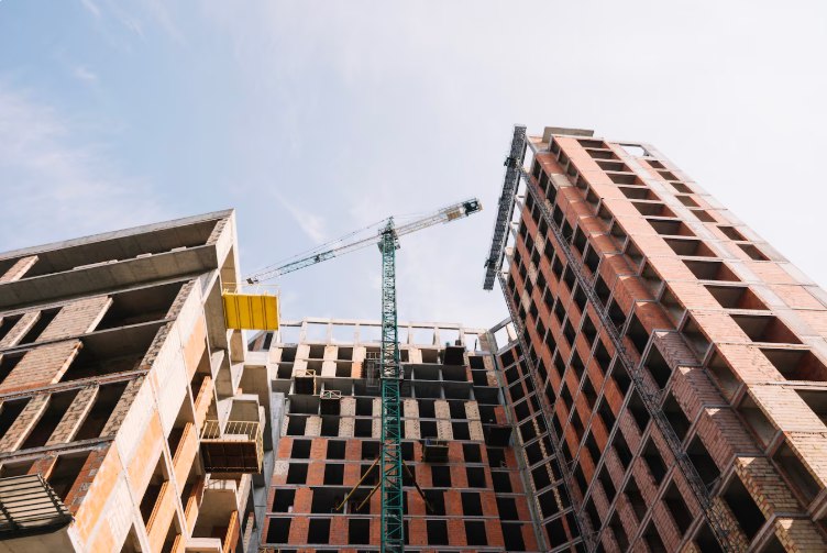 Квартиры в России строят быстрее, чем успевают продавать, свидетельствует статистика рынка