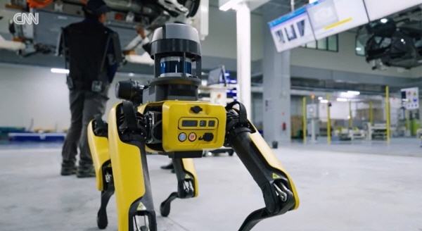 Робособака Spot начала контролировать рабочих на заводе Hyundai