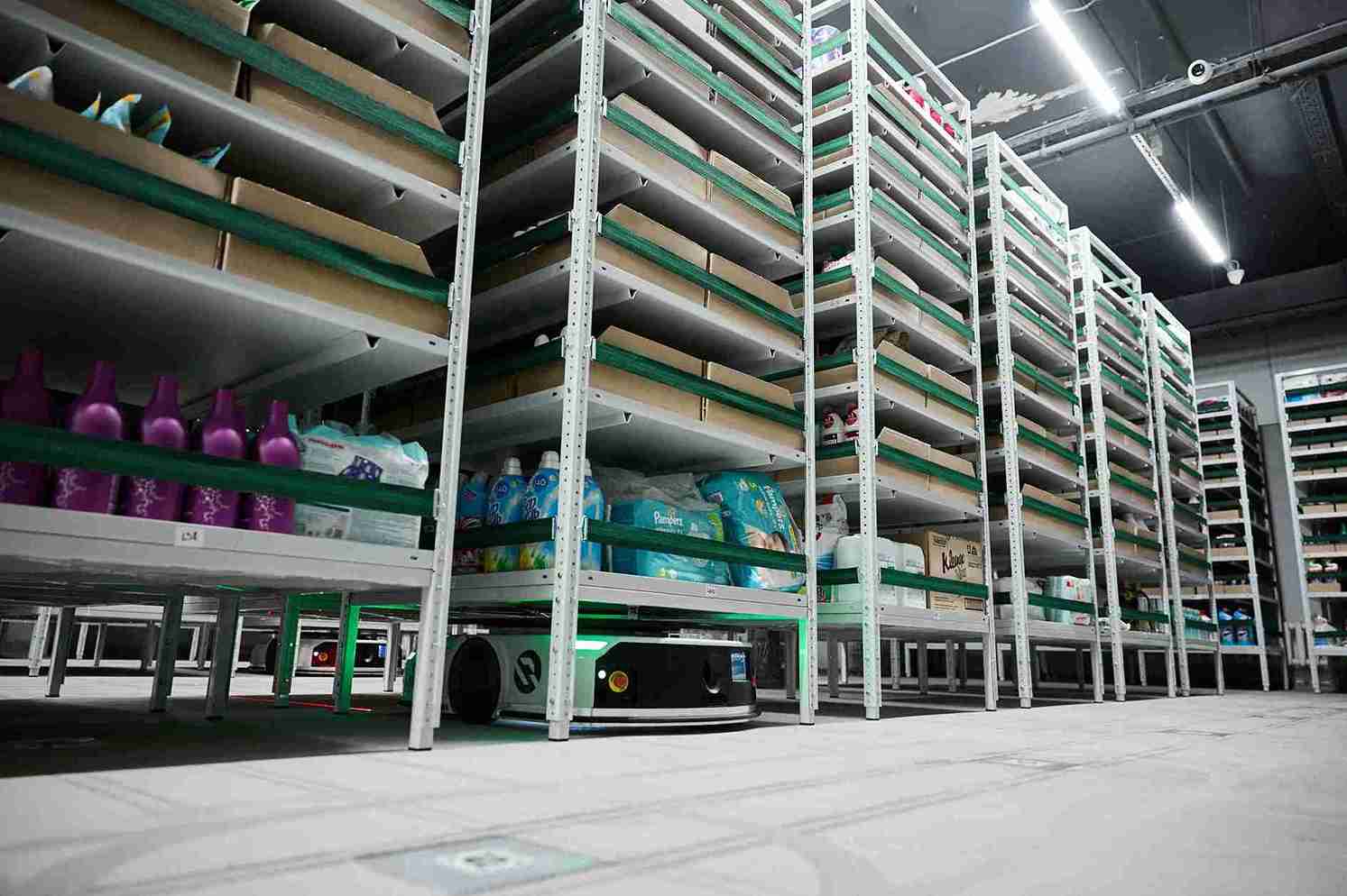 Яндекс запустил первый роботизированный даркстор