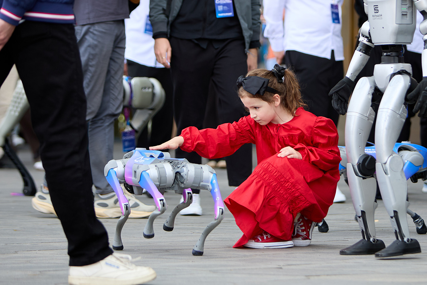 Эксперт объяснила, что культура и эмоции важнее для детей, чем алгоритмы и приложения