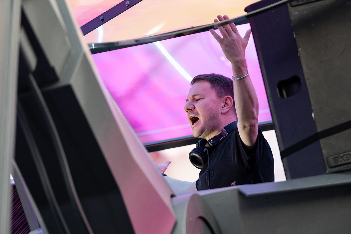 «Нужно помогать танцевальной музыке жить» — диджей Smash о «Портале 2030–2050»