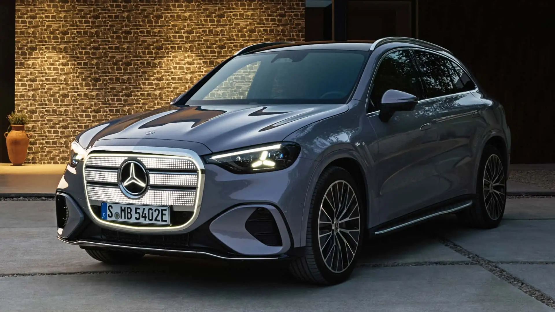 Mercedes-Benz представил электрический GLC с мультиагентным ИИ на базе ChatGPT, Gemini и Bing
