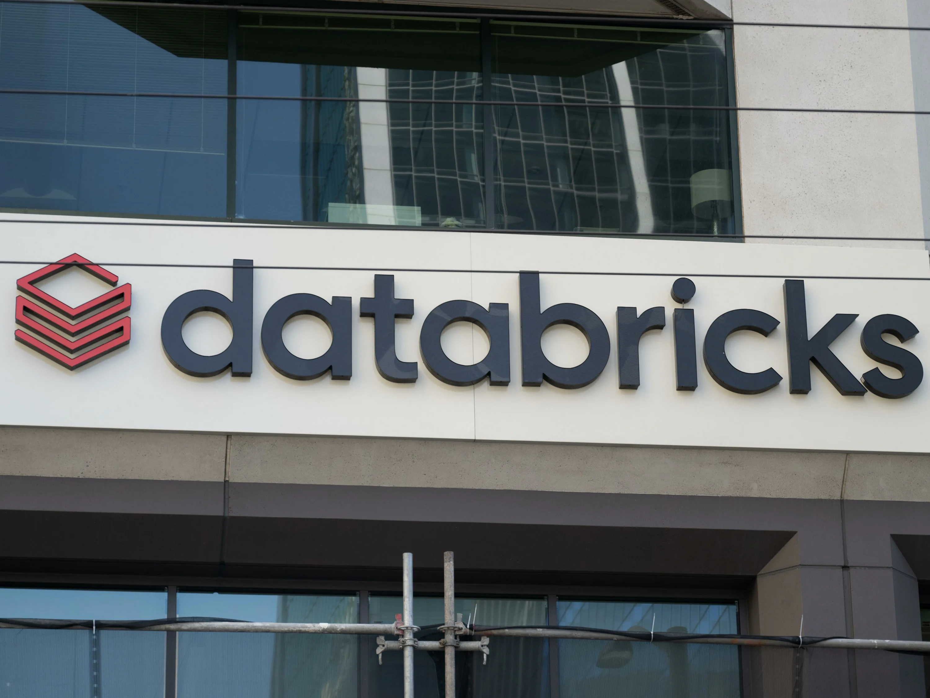 Глава ИИ-подразделения Databricks ушел из компании: он запустит стартап по созданию компьютеров нового типа