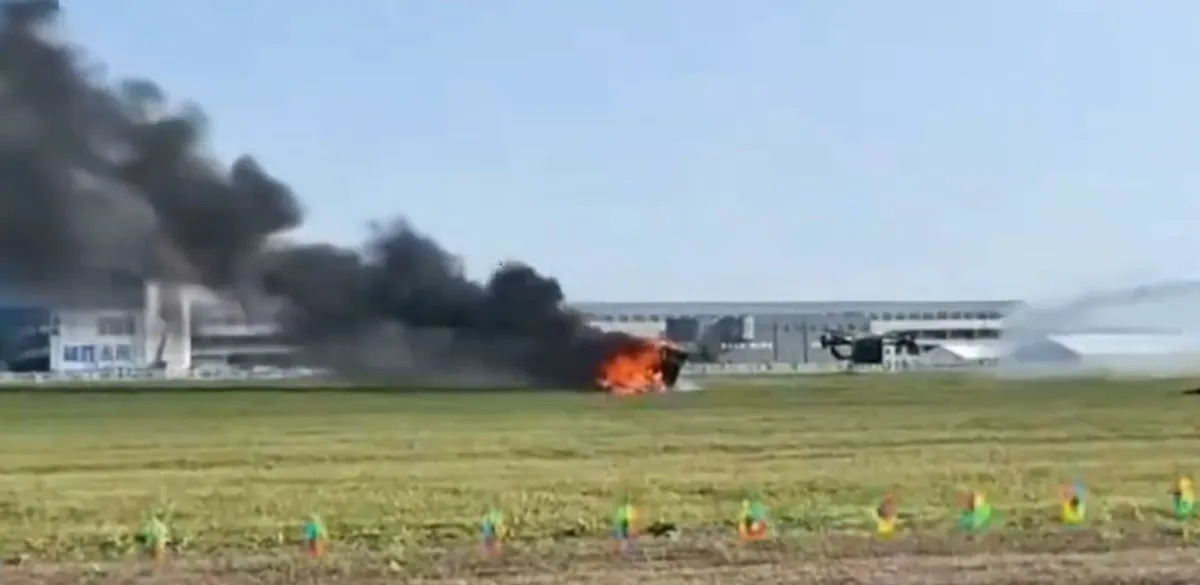 Два летающих автомобиля столкнулись на репетиции авиашоу в Китае