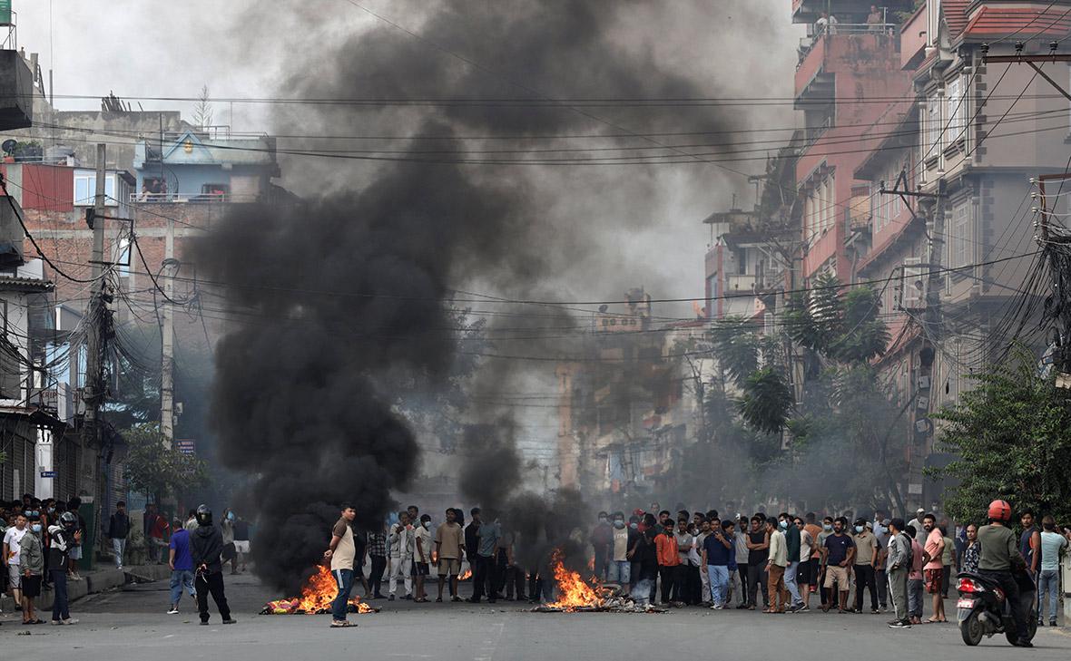 Премьер Непала подал в отставку на фоне протестов из-за запрета соцсетей