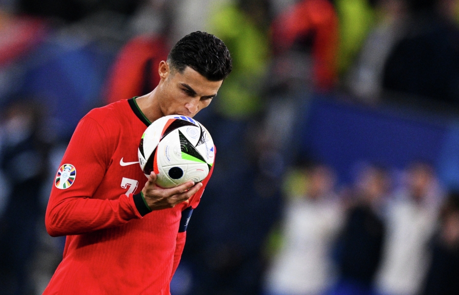 Криштиану Роналду: первый футболистмиллиардер