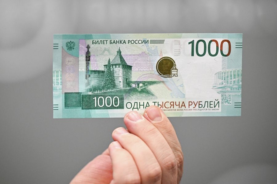 Банк России представил обновленную банкноту в 1 тыс. рублей