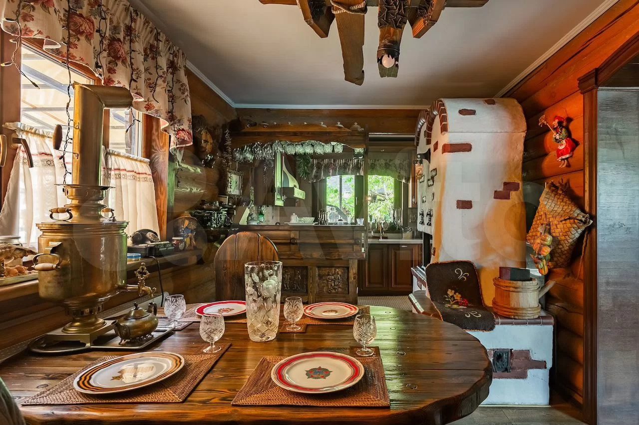 От усадеб до срубов: подборка загородных домов в русском стиле