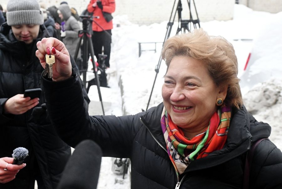 Судебные приставы передали ключи от бывшей квартиры Долиной адвокату Лурье