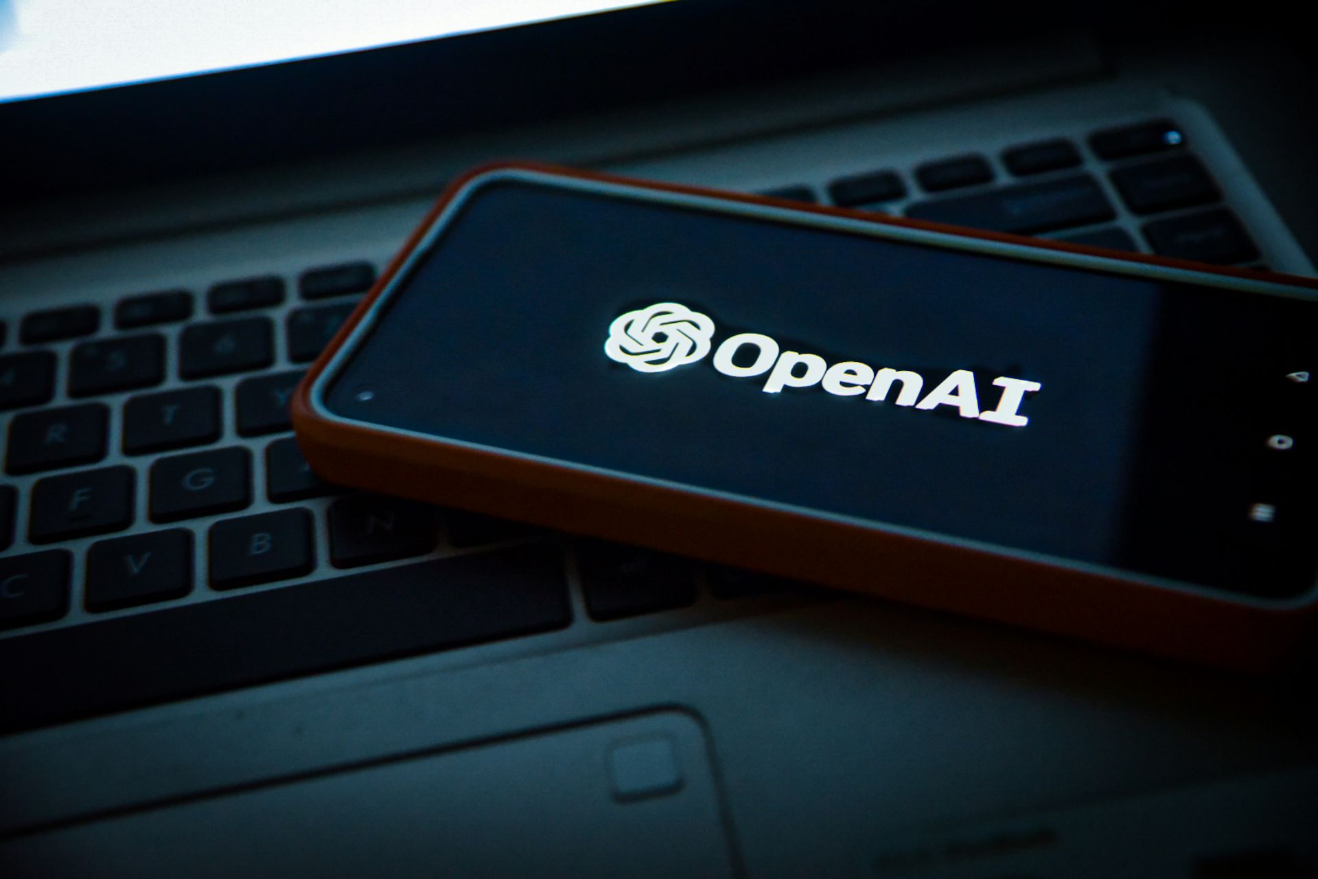 В OpenAI назвали сроки выхода первого устройства компании