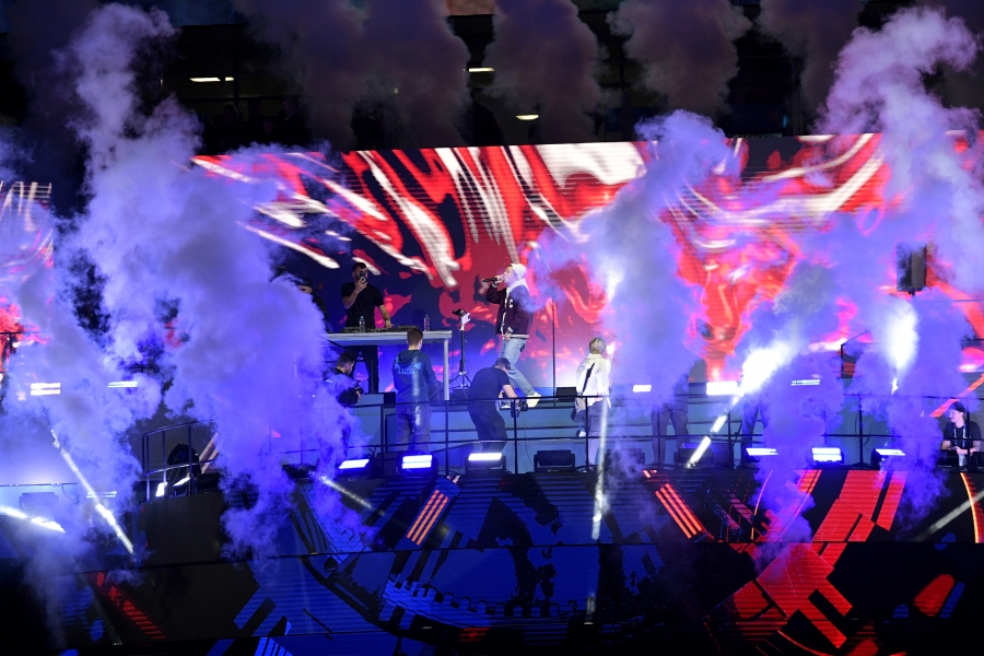 Раскрыты музыкальные предпочтения российских курьеров, продавцов и официантов