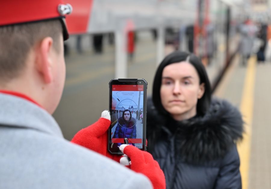 В России в пилотном режиме запустили сервис для посадки в поезд по биометрии
