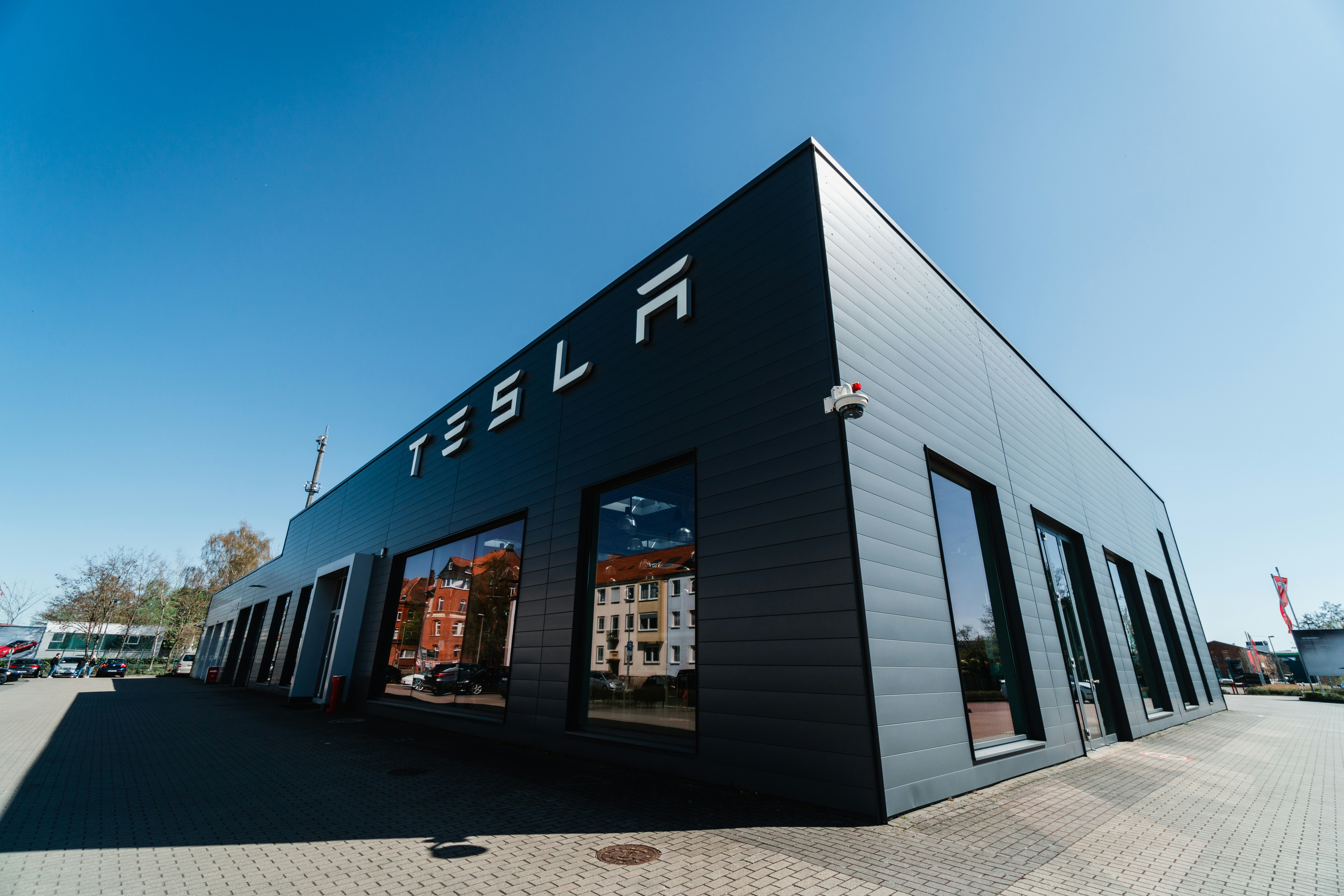 Tesla запустила производство грузовика Semi спустя восемь лет после анонса