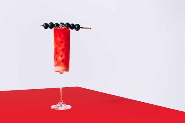 Пьем по-старому, платим по-новому: как рынок безалкогольных напитков растет без спроса