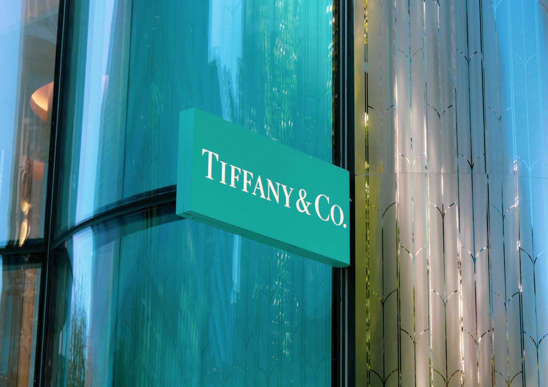 Tiffany и Richemont втрое нарастили выручку в России, отказавшись от розницы