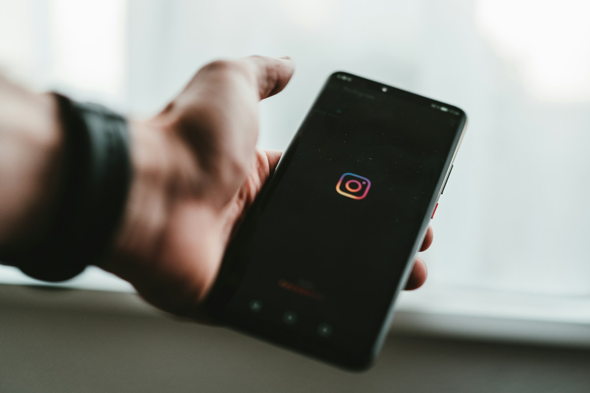 Meta* запустила платные подписки для Instagram**, Facebook** и WhatsApp** по всему миру