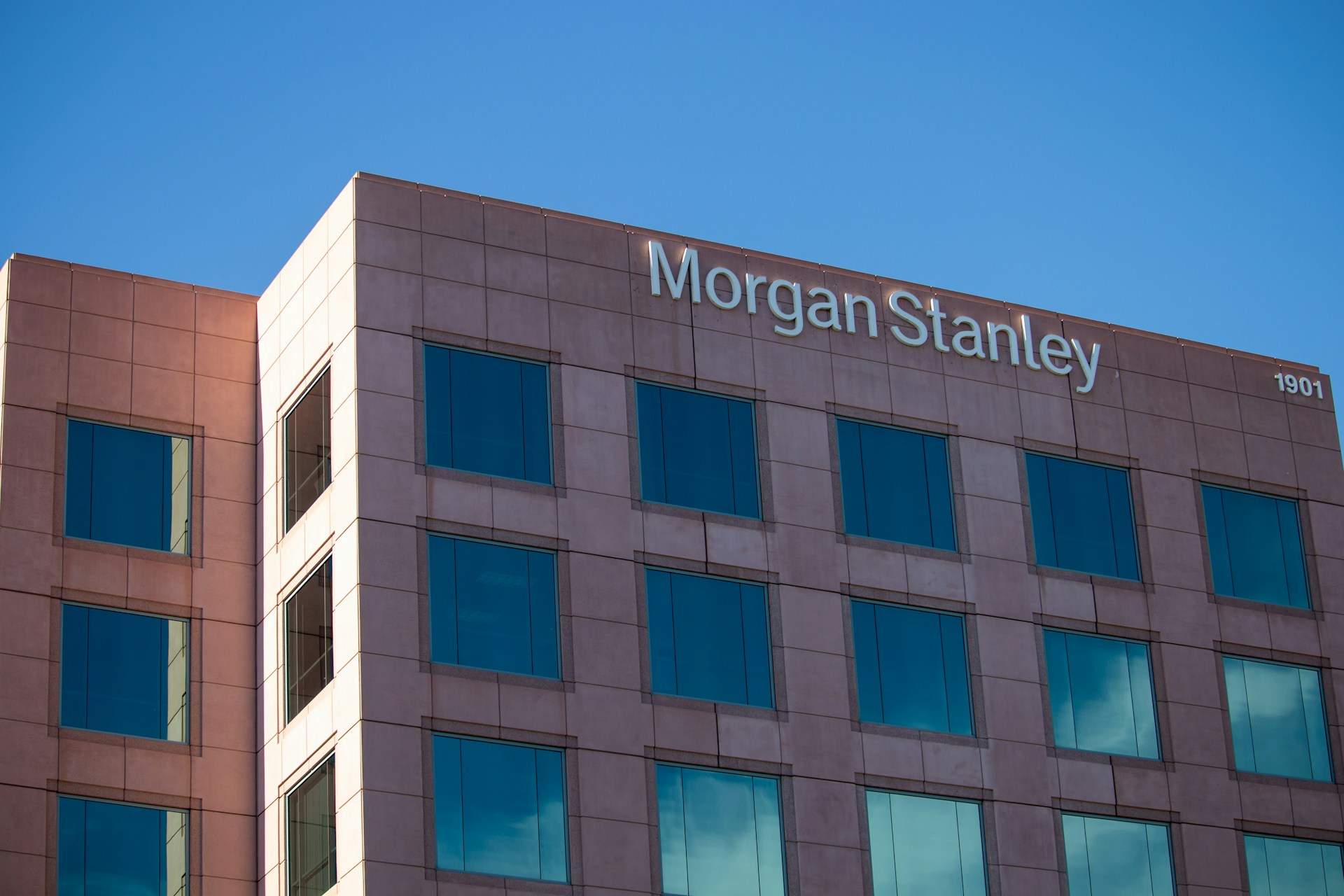 Morgan Stanley запустил торговлю криптовалютой на платформе E-Trade