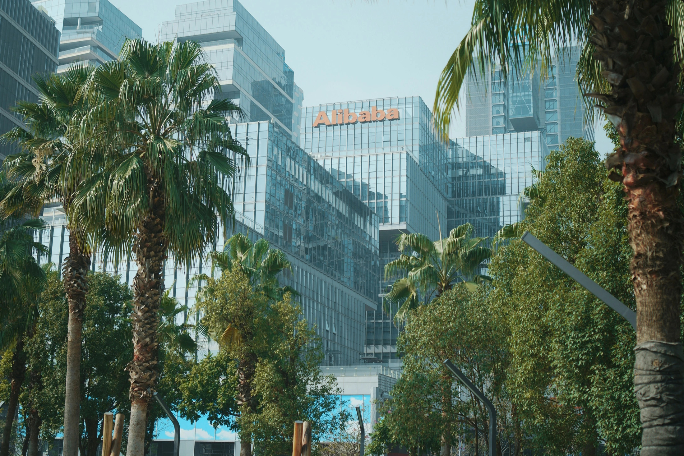 Alibaba запретила своим сотрудникам использовать Claude Code