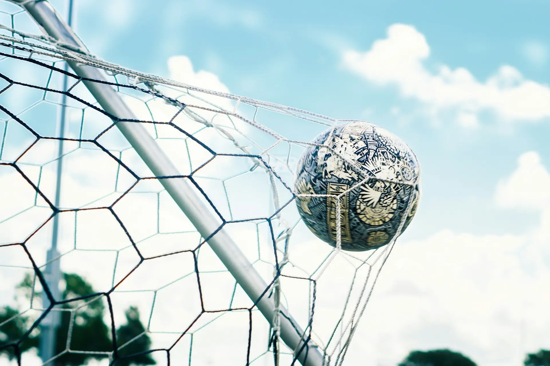 chaos-soccer-gear-Cjfl8r_eYxY-unsplash-free.webp