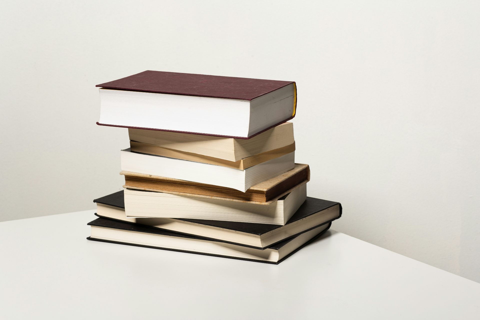Книжная отрасль оценила ущерб от атак беспилотников на склады маркетплейсов в 6 млрд рублей