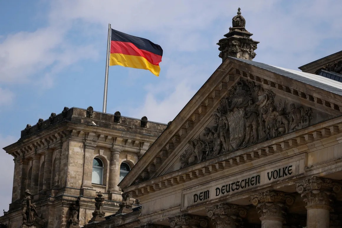 Почему в германии много. Рейхстаг Германии 2021. Германия флаг Бундестаг. Парламентская Республика Германия. Верховный суд Германии.