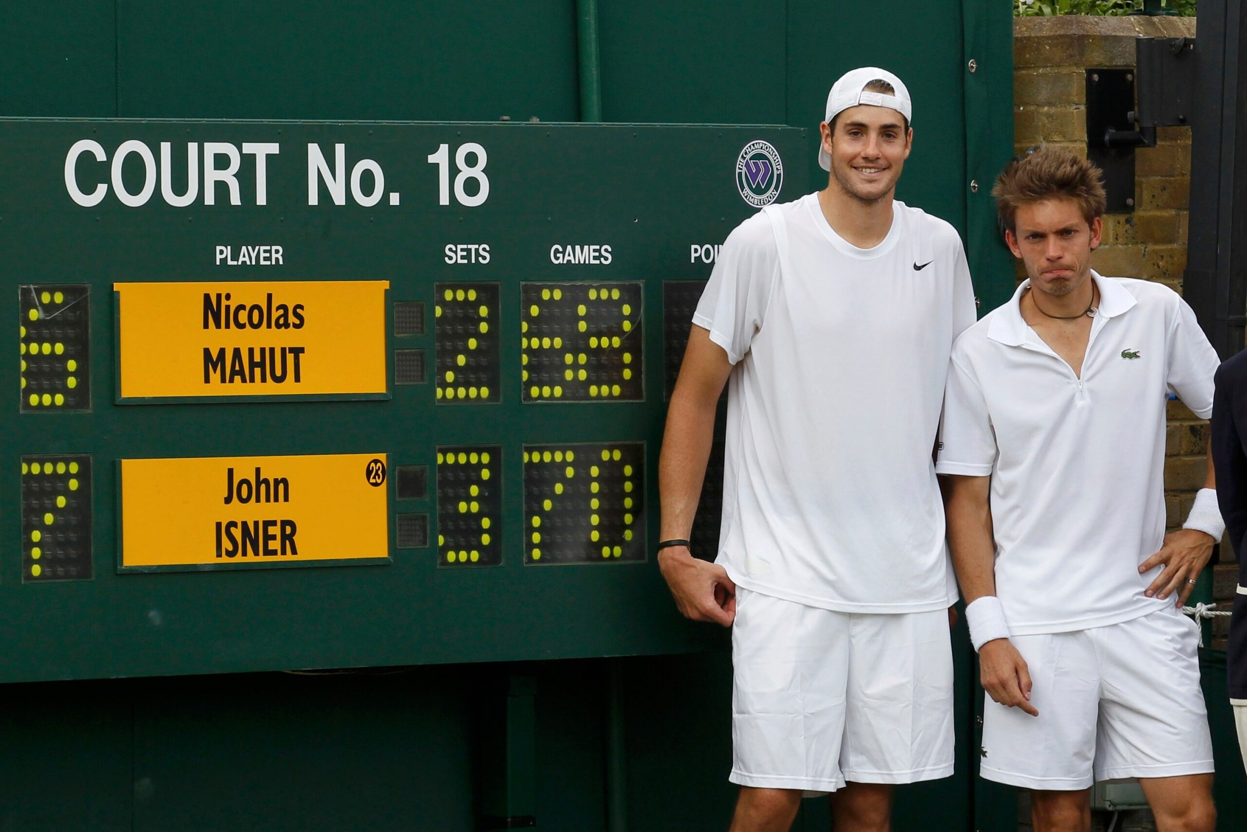 Джон Изнер и Николя маю. Isner Mahut. Теннисный матч Джон Изнер - Николя маю (Уимблдонский турнир, 2010).