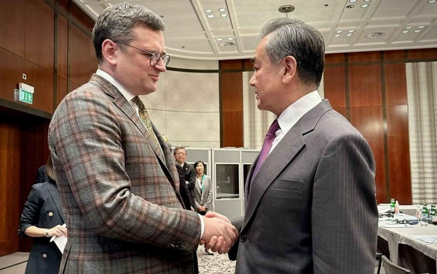 Кулеба в китае. Кулеба в китае. Кулеба в китае. Дипломаты китая. Кулеба министр.