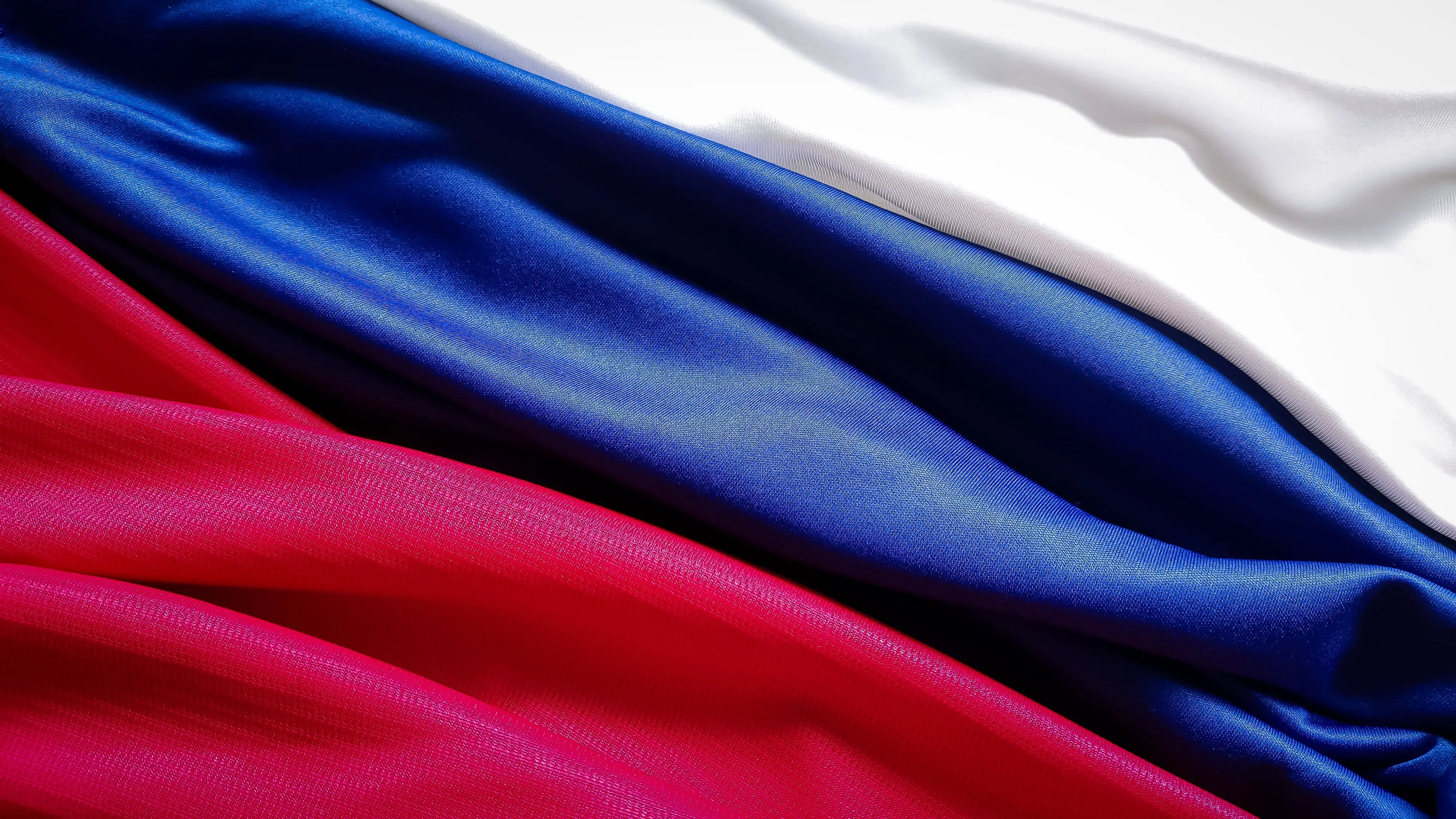 Digital Flashmob for Russia’s Flag Day Brings Thousands Together