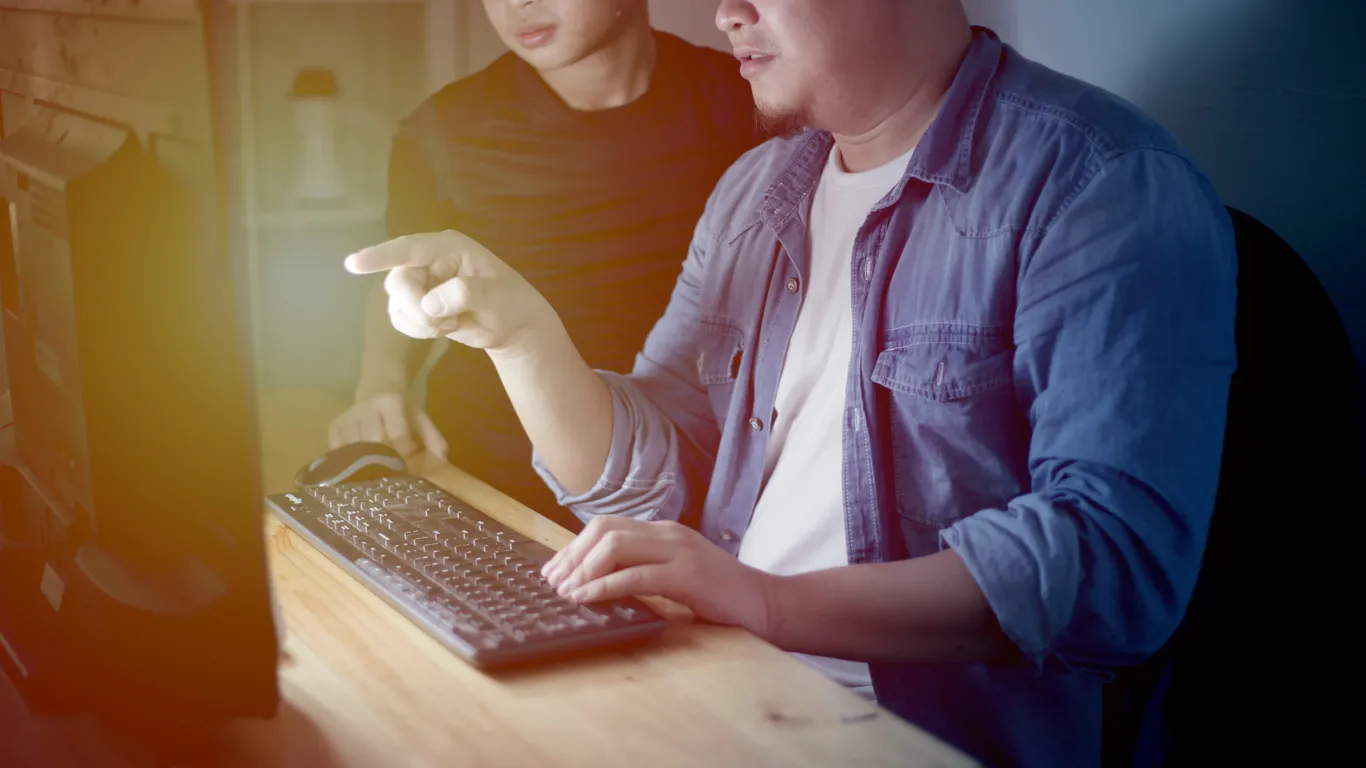 Experts Outline How to Protect Teens in the Digital Age
