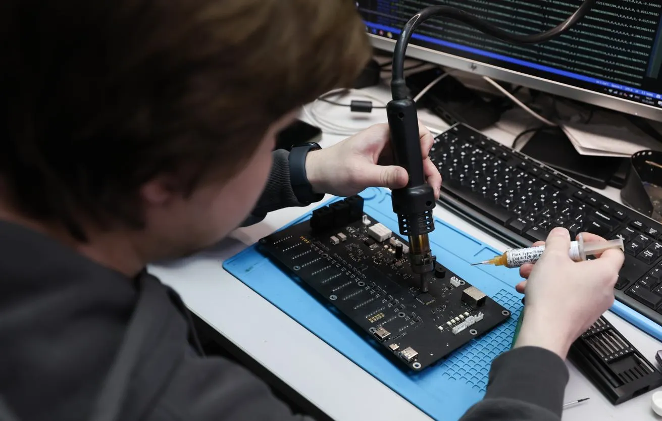Russian Engineers Teach Robots to Recognize Gestures Using Radar