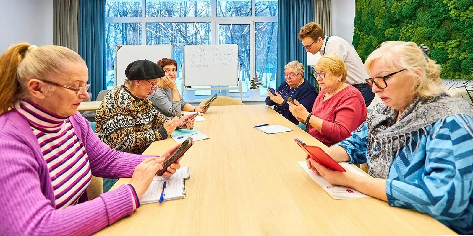 Moscow Seniors Embrace AI and Digital Skills Through Lifelong Learning Program