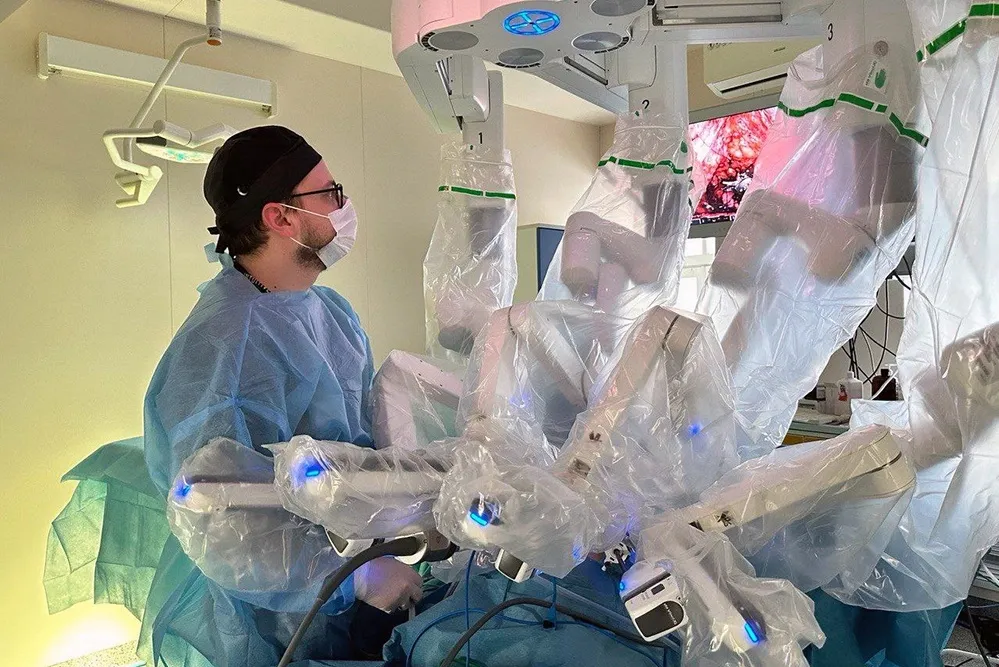 Robots Help Women in Russia Become Mothers