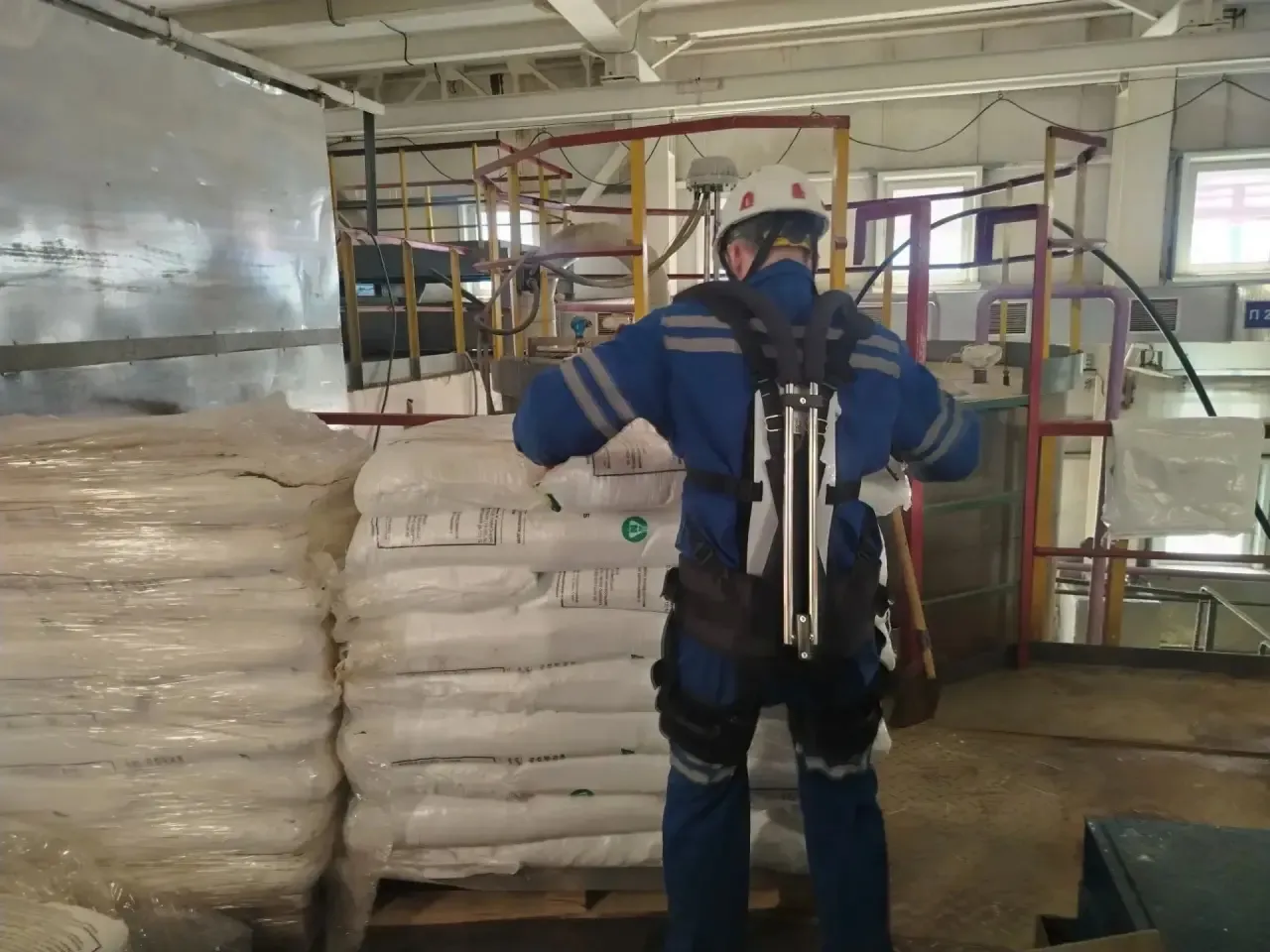 Rosatom Mining Unit Introduces Exoskeletons for Workers